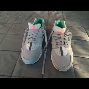 Women’s Nike shoes